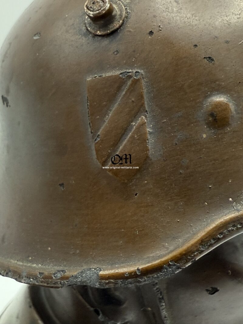 Wehrmacht/Heer Soldier Bust with Base for Table Decoration - Image 10
