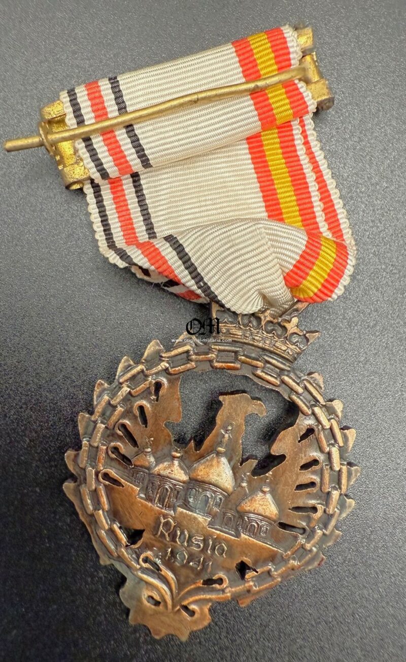 Medal of the Russian Campaign, 1st Model manufactured by “Diez y Cia, S.A.” in your cardboard box for Members of the “Blue Squadron” (Blue Division)”. The rarest to be varnished. Hard To Find!! - Image 4