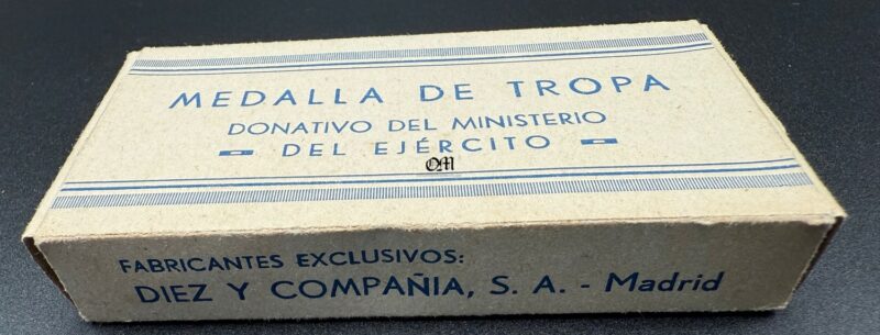 Medal of the Russian Campaign, 1st Model manufactured by “Diez y Cia, S.A.” in your cardboard box for Members of the “Blue Squadron” (Blue Division)”. The rarest to be varnished. Hard To Find!! - Image 5